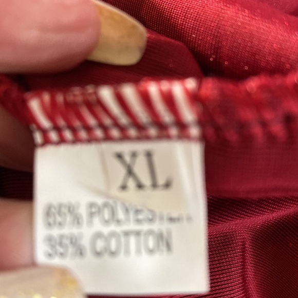 Deep red velvet top with pockets cute for the holidays - Picture 6 of 7